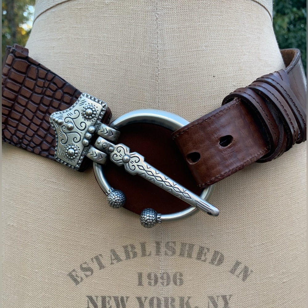 Vintage Oversized Leather Belt with Ornate Buckle - Picture 9 of 16